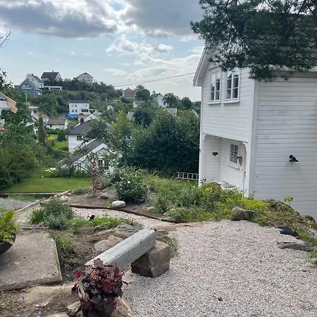 Nydelig Fritidsbolig Med Sjoutsikt Ferienhaus Arendal