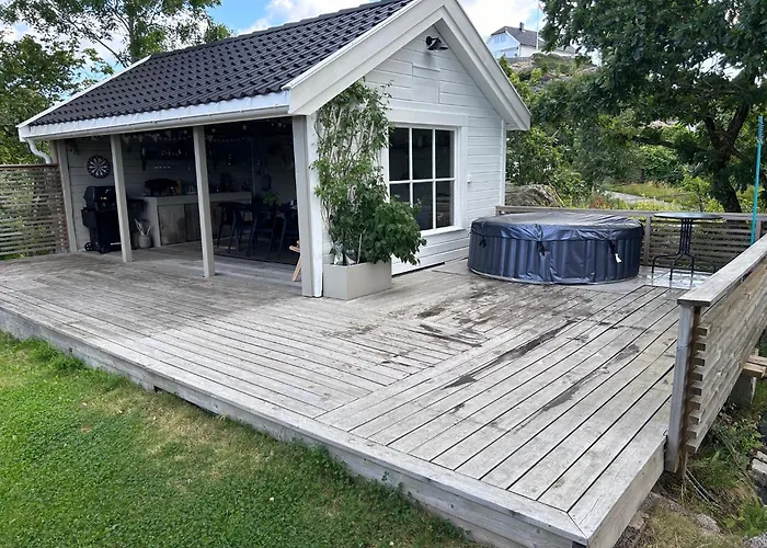 Nydelig Fritidsbolig Med Sjoutsikt * Arendal