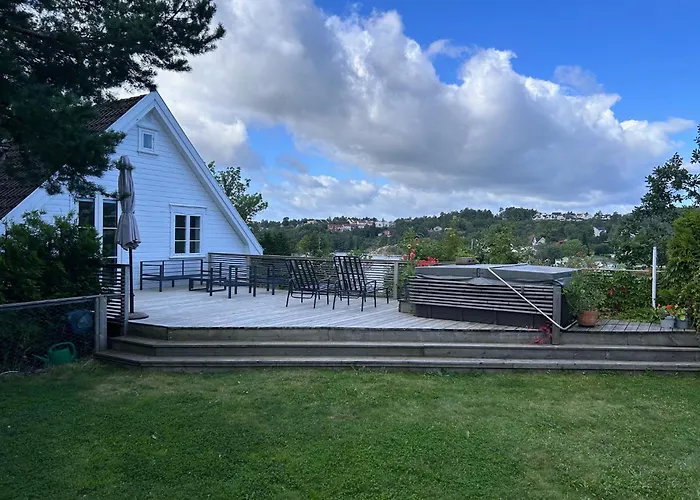 Nydelig Fritidsbolig Med Sjoutsikt